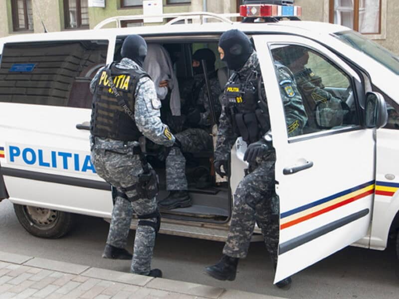 tânăr agresat pe o stradă din sibiu și jefuit de telefon