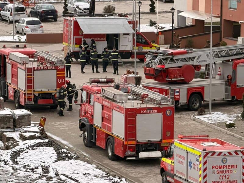 mobilizare impresionantă în sibiu: intervenție exemplară a pompierilor la un șantier rezidențial / foto
