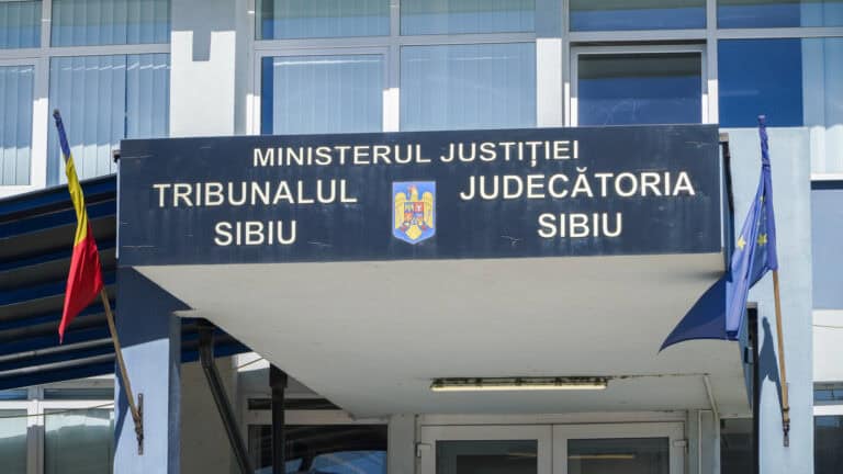 tinerii care au jefuit un nepalez la șelimbăr, trimiși în judecată și riscă închisoarea