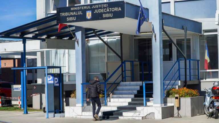 sibianul prins în flagrant oferind mită de 2.000 de euro unui polițist la mall: decizia judecătorilor