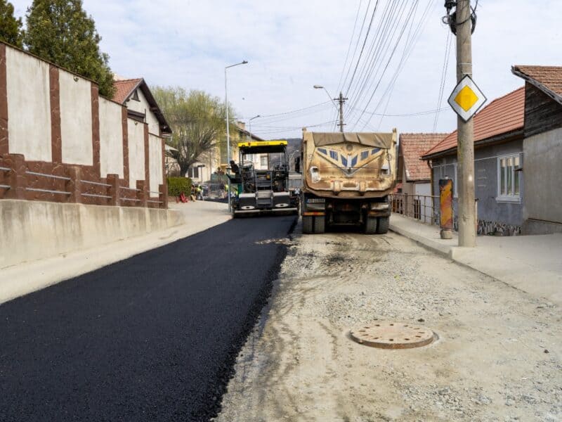 încep lucrările de asfaltare pe străzile hermann oberth și târnavei din mediaș