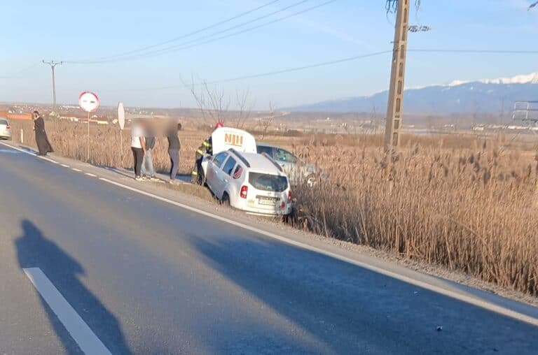 accident pe dn1 lângă bradu: două mașini implicate, imagini de la fața locului