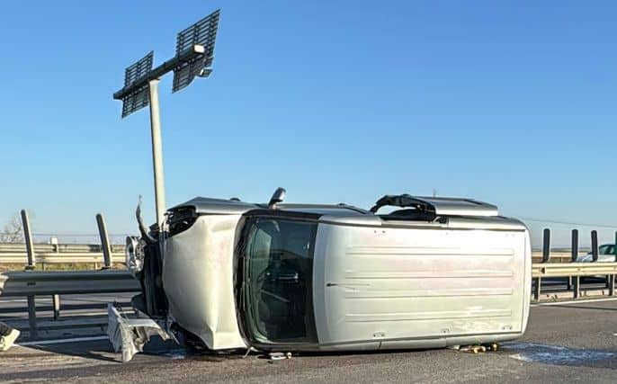 accident pe autostrada a1, lângă sibiu: mașină răsturnată