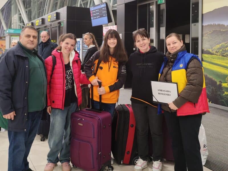 elevii și profesorii din sibiu întorși acasă din dubai prin bratislava după o alertă de urgență