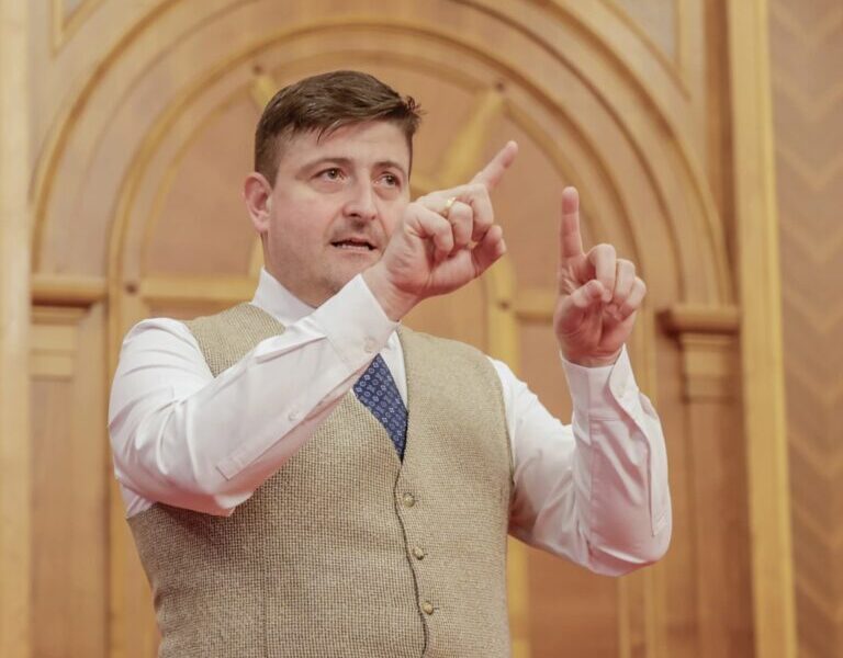 milioane de români afectați de dublarea ratelor la credite ar putea beneficia de despăgubiri pentru creșterea robor