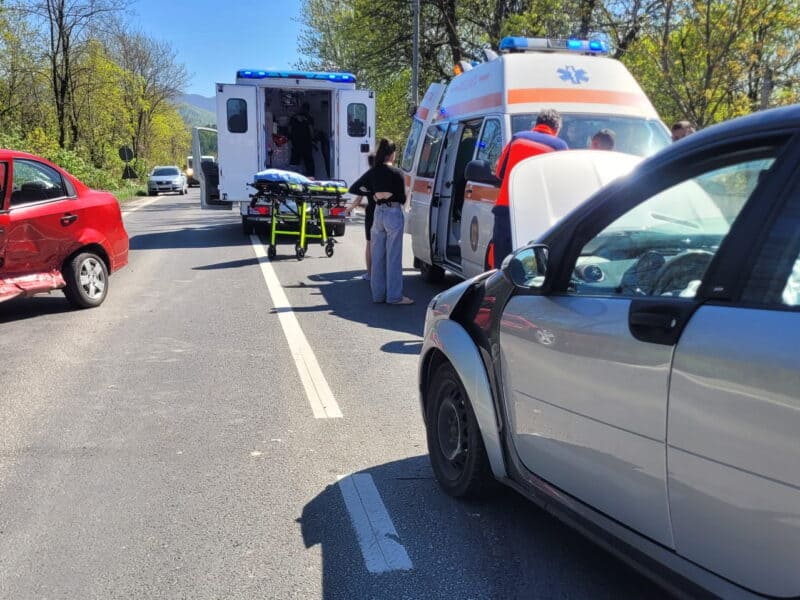 accident grav la tălmaciu: două persoane rănite și trafic complet blocat