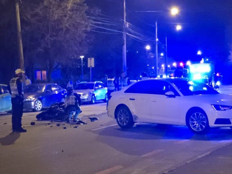 accident pe strada rahovei: motociclist lovit de o mașină, imagini de la fața locului