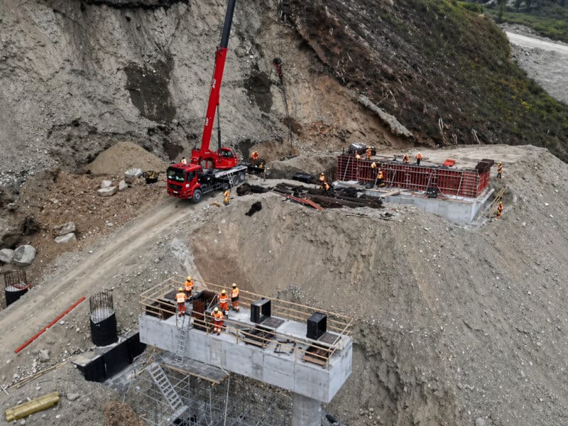 mobilizare impresionantă pe a1 sibiu-pitești: peste 1.000 de muncitori activi pe lotul 3