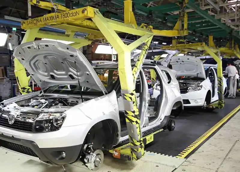 val de concedieri în românia: mii de angajați din industriile auto, it și retail afectati