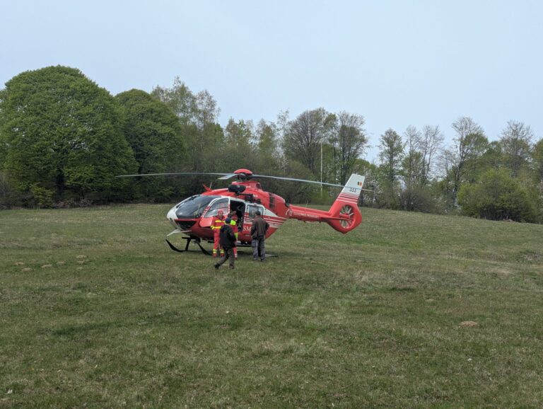 sibian rănit în pădure în timpul tăierii de lemne, transportat cu elicopterul la spital