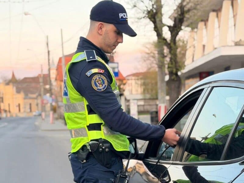 polițiștii au oprit doi șoferi problematici în cisnădie și sibiu