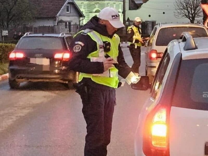 doi tineri din săliște reținuți de poliție pentru conducere fără permis