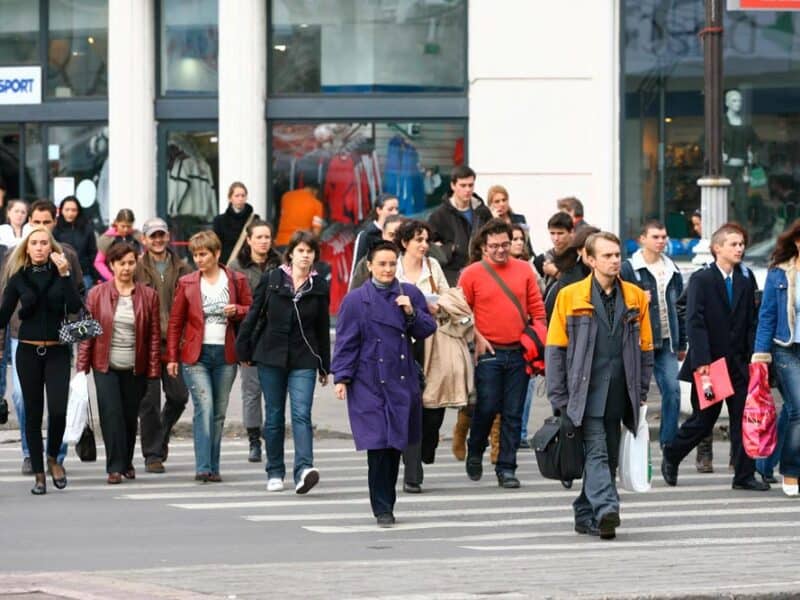 românii anticipează dificultăți economice: 70% cred că vor avea o viață mai grea