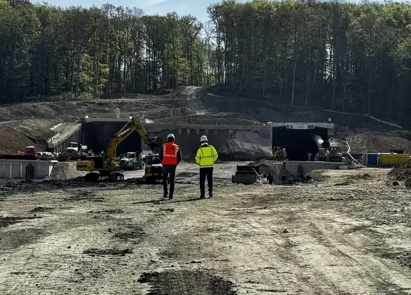 lucrări în plină desfășurare la tunelurile urșilor de pe autostrada sibiu - nădlac: 11 fronturi de lucru active simultan, cu imagini incluse