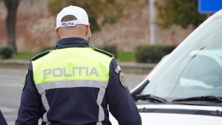 sibian înfruntă justiția după o altercație cu doi polițiști, în urma căreia a mușcat unul dintre ei de picior