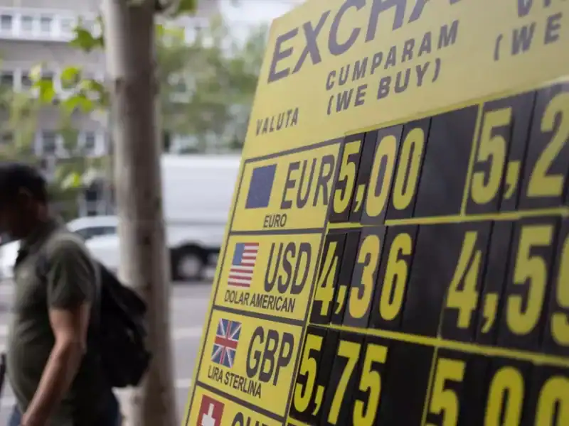leul se depreciază: euro depășește 5,26 lei la cursul oficial