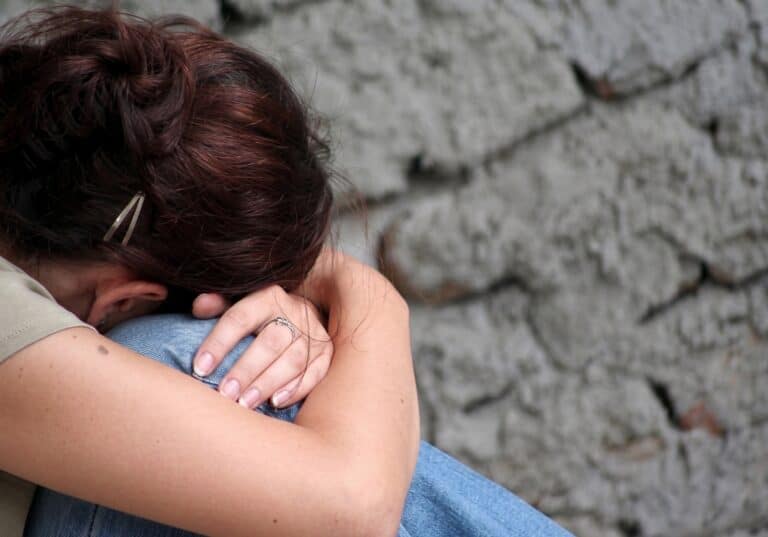 scene șocante la bazna: o fetiță de 12 ani a fost victima unei agresiuni sexuale de către un băiat din sat