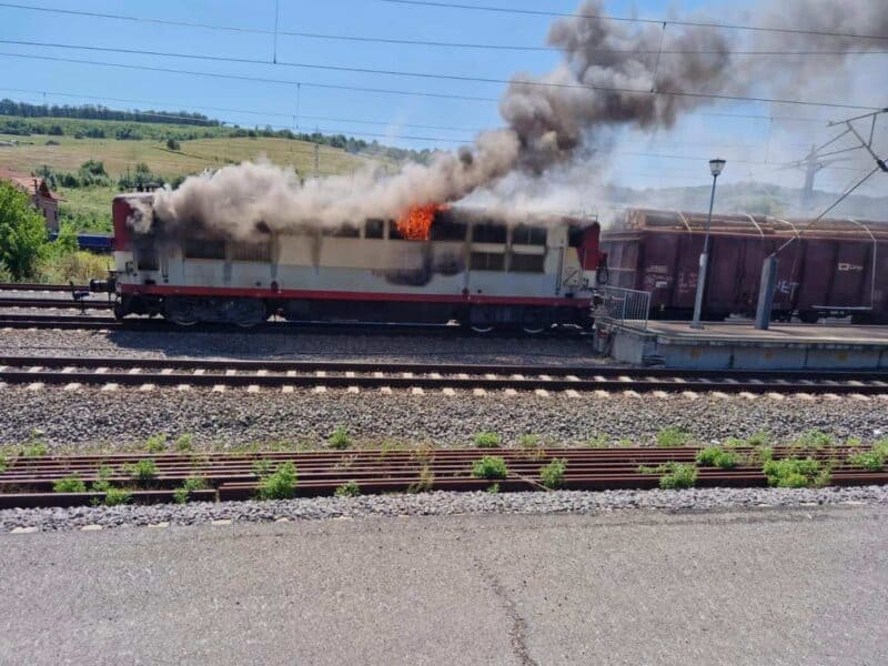 incendiu la locomotiva trenului pe ruta râmnicu vâlcea–sibiu între cornet și câineni