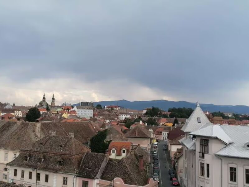 vreme instabilă în întreaga țară: ploi torențiale și rafale puternice de vânt prognozate