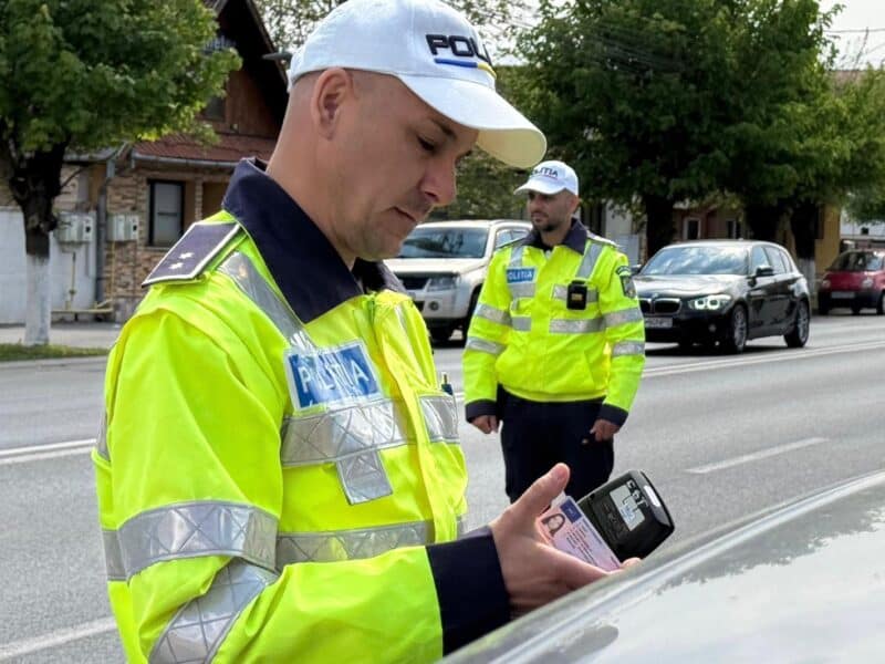 doi șoferi din sibiu, unul din giurgiu, surprinși la volan cu permisul suspendat