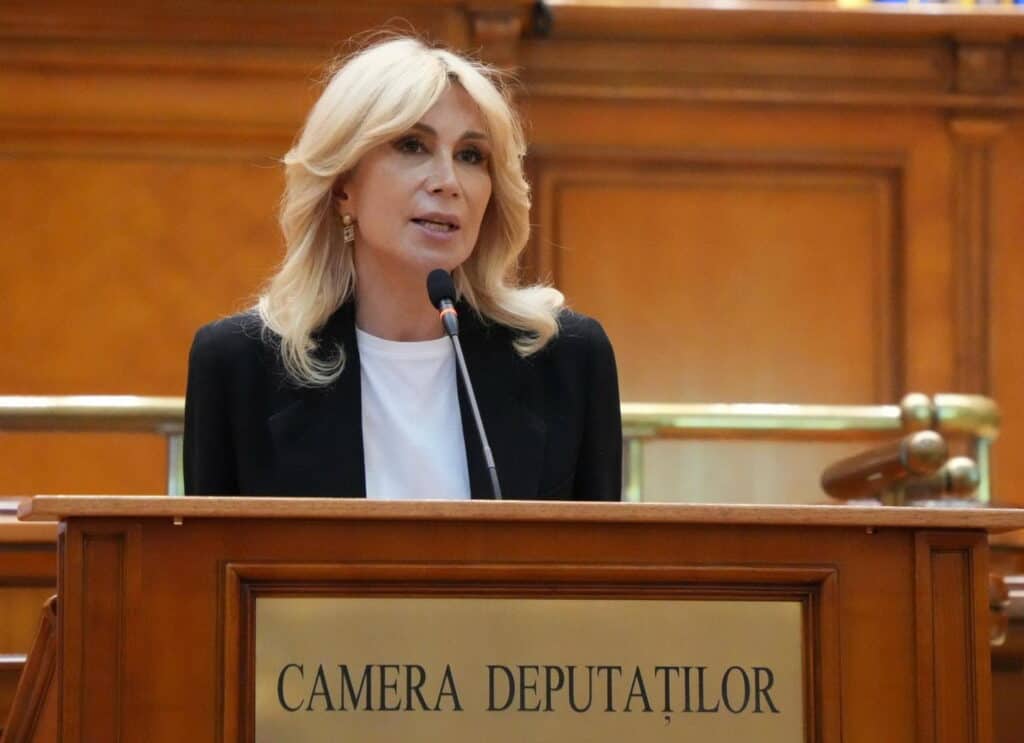 Raluca Turcan avertizează că România riscă retrogradarea și pierderea fondurilor PNRR dacă nu se desemnează urgent un premier și nu se implementează reformele esențiale 1 Raluca Turcan avertizează că România riscă retrogradarea și pierderea fondurilor PNRR dacă nu se desemnează urgent un premier și nu se implementează reformele esențiale