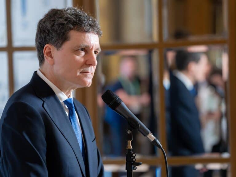 escrocherie cu iz prezidențial: un impostor s-a dat drept șeful de cabinet al lui nicușor dan pentru a solicita invitații gratuite la sute de evenimente