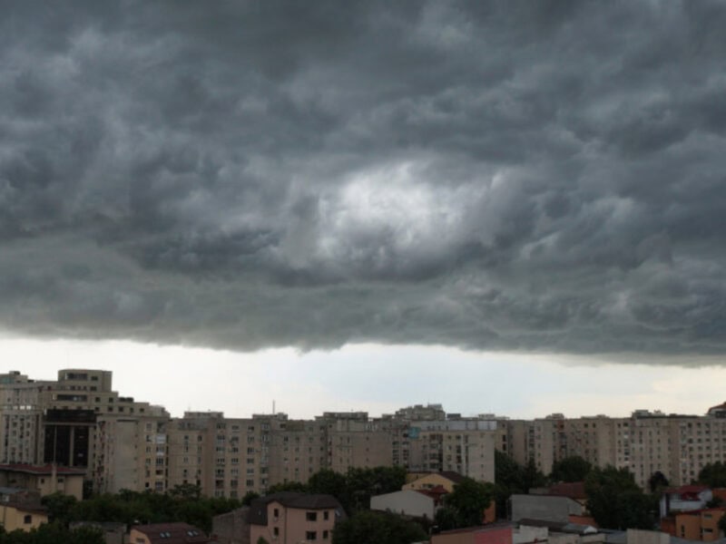 cod galben de ploi torențiale, vijelii și grindină în 13 județe din nordul și centrul țării între 17 și 18 iunie 2026