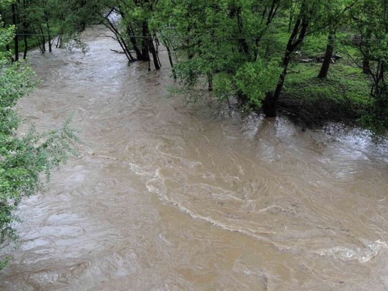 cod galben de inundații pe râuri din 8 județe din nord-vestul și vestul țării cu risc de viituri rapide și depășiri ale cotelor de atenție