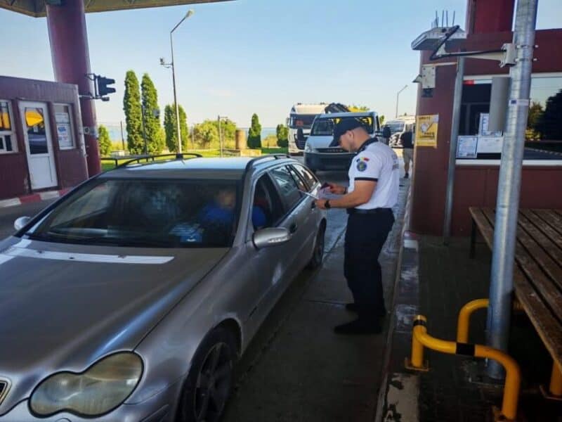 vameșii din românia protestează două ore miercuri cerând drepturi salariale și condiții mai bune de muncă, traficul la frontieră putând fi afectat