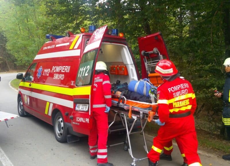 accident în avrig: cinci persoane implicate, trei victime, inclusiv un copil, transportate la spital