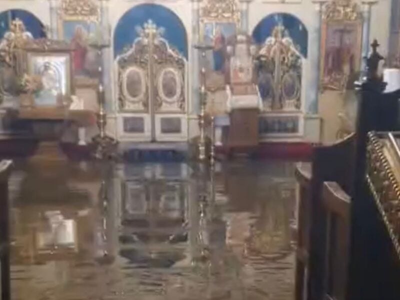 biserica din groapă din sibiu inundată după furtuna de luni cu intervenții isu pentru evacuarea apei din oraș
