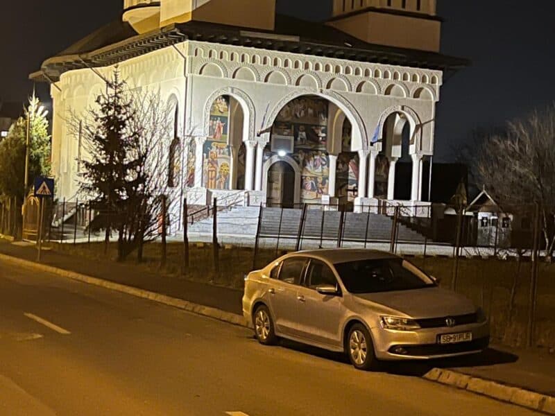 lucrările de pictură interioară la biserica învierea domnului din cartierul terezian, sibiu au început parohia face apel la sprijinul credincioșilor pentru finalizare