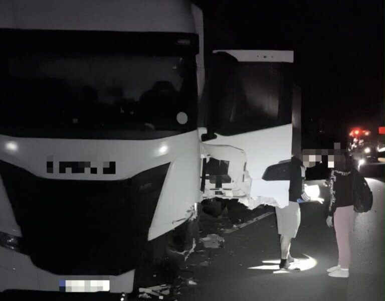 coliziune între 3 mașini și 2 tir-uri pe valea oltului, la câineni, în noaptea de luni