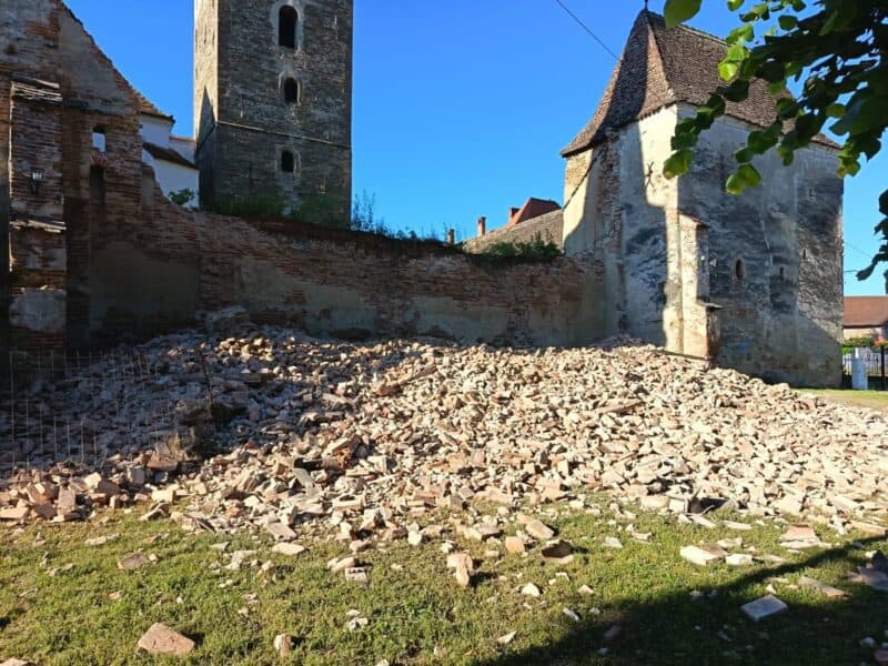 o porțiune a zidului de incintă al bisericii fortificate din moșna s-a prăbușit în noaptea de 13 iunie 2026 autoritățile au securizat zona și monitorizează situația