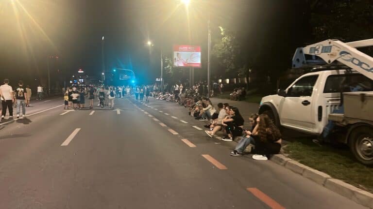 adolescentă de 16 ani internată la chirurgie pediatrică după ce a căzut de la 4 metri în timpul spectacolului cu drone de la fits sibiu