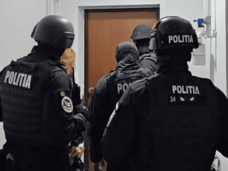 bătaie și jaf într-un magazin din sibiu: doi tineri reținuți pentru tâlhărie calificată după agresarea unui bărbat și furtul bunurilor acestuia