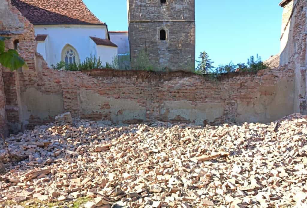 Biserica Evanghelică anunță că prăbușirea zidului de incintă de la biserica fortificată din Moșna nu putea fi prevăzută pe baza datelor disponibile până în prezent 1 Biserica Evanghelică anunță că prăbușirea zidului de incintă de la biserica fortificată din Moșna nu putea fi prevăzută pe baza datelor disponibile până în prezent