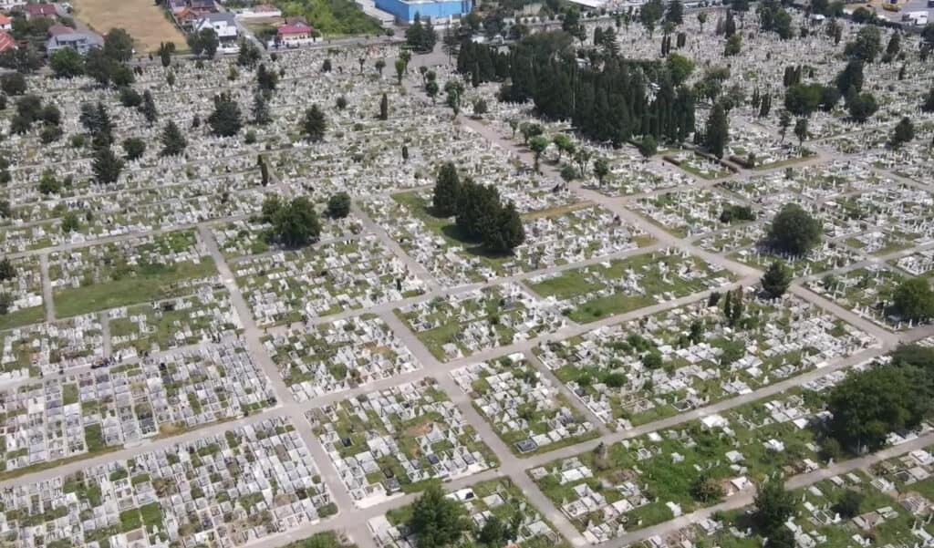 Sistem digital pentru localizarea mormintelor din Brașov cu GPS și cod QR pe monument implementat în 90 de zile 1 Sistem digital pentru localizarea mormintelor din Brașov cu GPS și cod QR pe monument implementat în 90 de zile