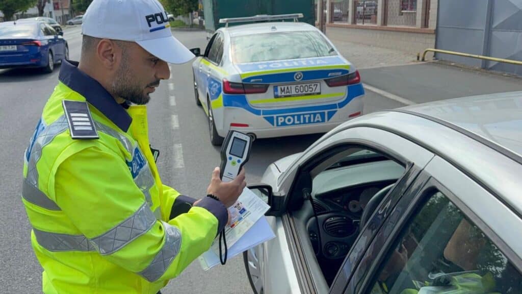 Beat fără permis și cu mașina neînmatriculată oprit la Laslea șoferul de 29 de ani a fost reținut pentru 24 de ore și cercetat penal 1 Beat fără permis și cu mașina neînmatriculată oprit la Laslea șoferul de 29 de ani a fost reținut pentru 24 de ore și cercetat penal