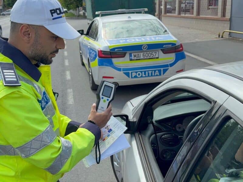 beat fără permis și cu mașina neînmatriculată oprit la laslea șoferul de 29 de ani a fost reținut pentru 24 de ore și cercetat penal