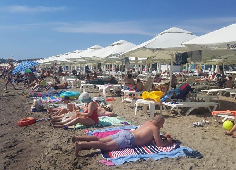 cât costă un șezlong pe litoral în vara lui 2026: în mamaia prețul ajunge la 50 de lei, iar o cafea poate costa până la 35 de lei