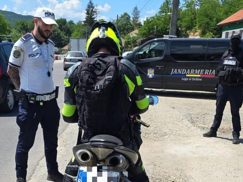 copil de 14 ani și alți doi șoferi prinși conducând mopede neînmatriculate pe străzile din sibiu, două cazuri fără permis de conducere