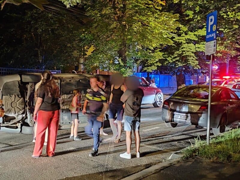 accident pe strada constantin noica din sibiu: trafic blocat total după răsturnarea unui autoturism, fără victime