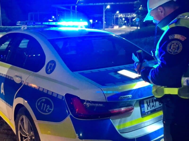 accident la buzd: un șofer de 19 ani din mediaș, cu permisul suspendat și băut, a intrat într-o autoutilitară parcată