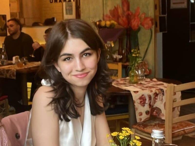 rianna, una din cei doi șefi de promoție de la colegiul național gheorghe lazăr, va studia fizică teoretică la universități de top din marea britanie