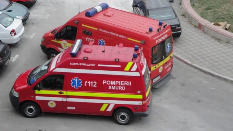 accident rutier în sibiu: o femeie însărcinată și un copil au fost răniți în coliziune între trei mașini