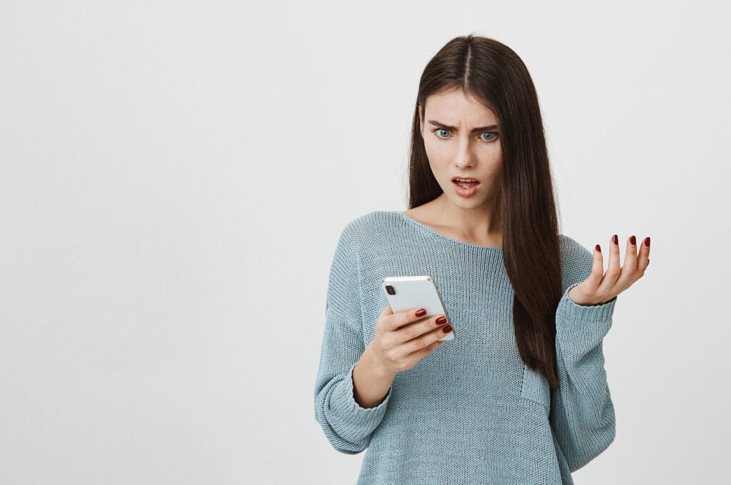 Nouă metodă de înșelăciune online victimele sunt păcălite că le-a fost blocat telefonul și li se cere plata unei sume pentru deblocare sub pretextul unor mesaje oficiale 1 Nouă metodă de înșelăciune online victimele sunt păcălite că le-a fost blocat telefonul și li se cere plata unei sume pentru deblocare sub pretextul unor mesaje oficiale