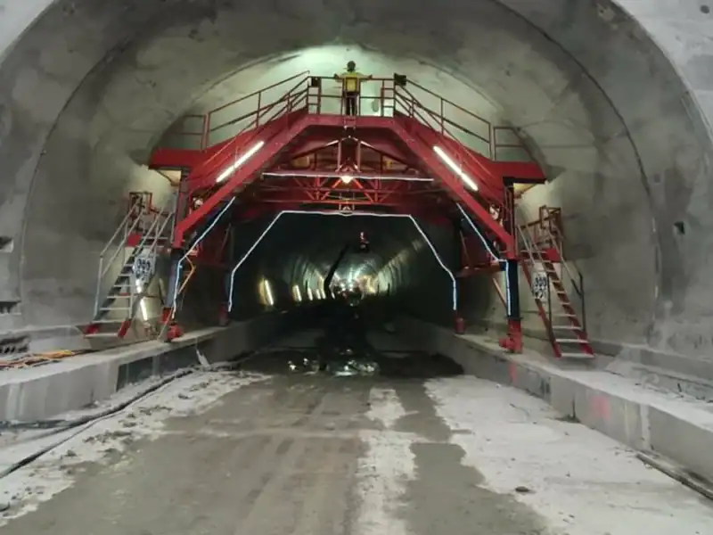 tunelul poiana ajunge la sibiu în câteva săptămâni: utilajul de 12 metri diametru sosește în piese din călărași