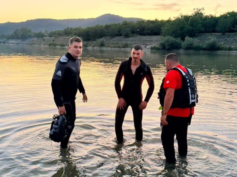 dramă pe olt la barajul viștea: pompierii și scafandrii au salvat un adult și un minor, căutările pentru o a treia persoană continuă