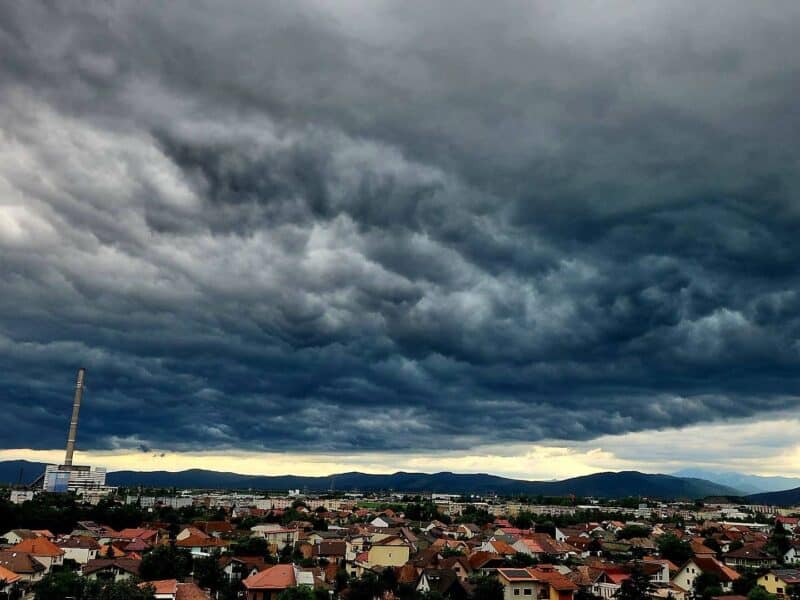 caniculă și vreme extremă în românia: coduri galbene și portocalii de vijelii, grindină și ploi torențiale în aproape toată țara